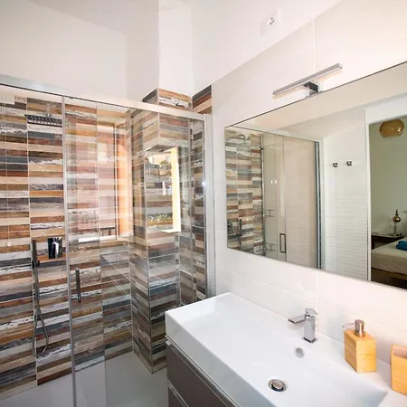 Апартаменты Sea House Варацце